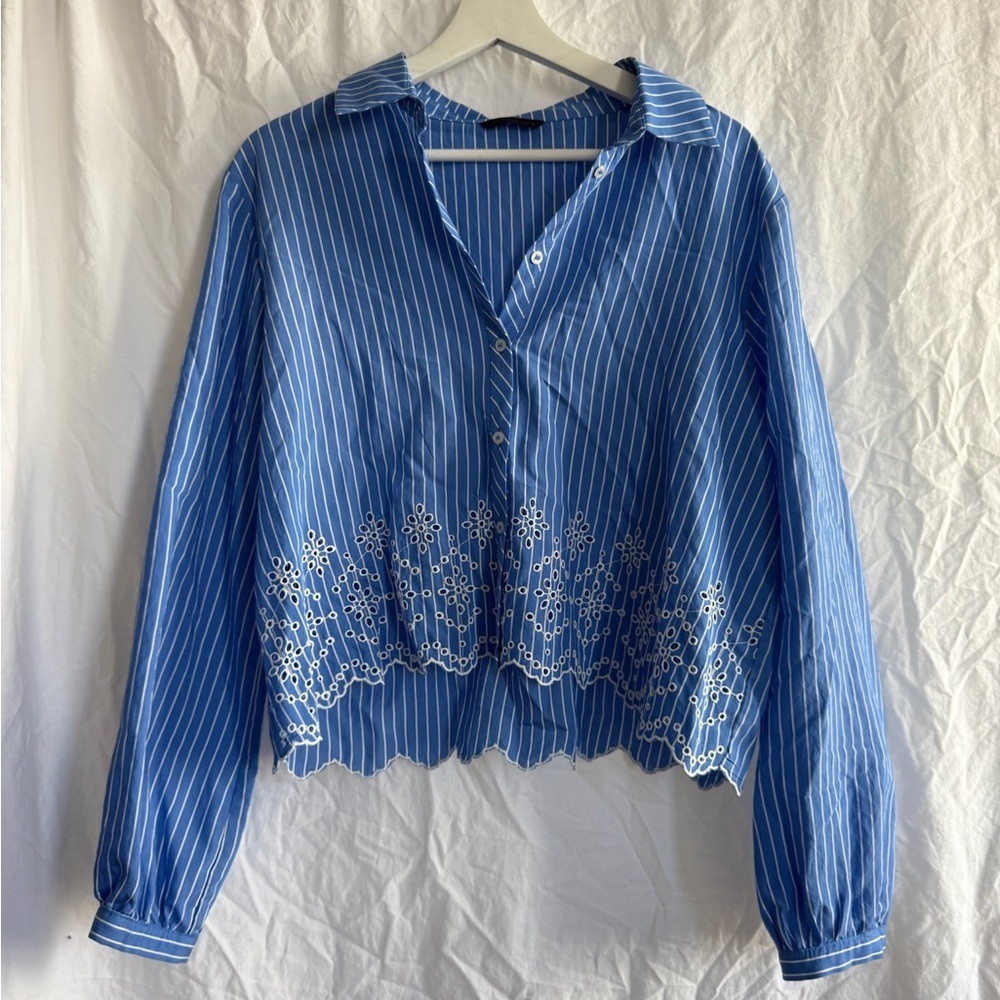 Zara Blue Striped Button Embroidered Lace
Cropped Boyfriend Blouse Size Large - Picture 2 of 11